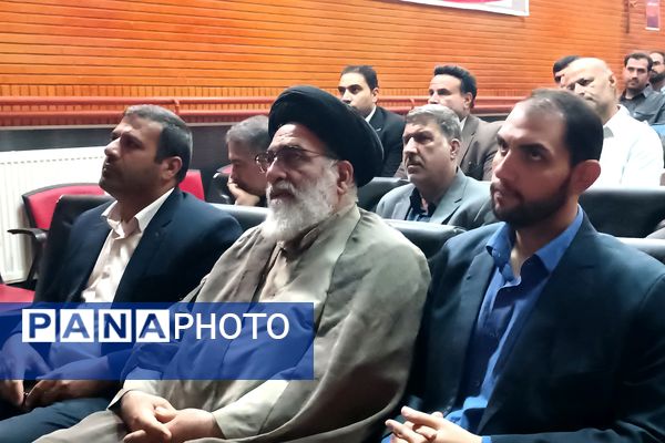 نشست هماهنگی مدیران ورامین برای برگزاری برنامه‌های یوم‌الله ۱۳ آبان