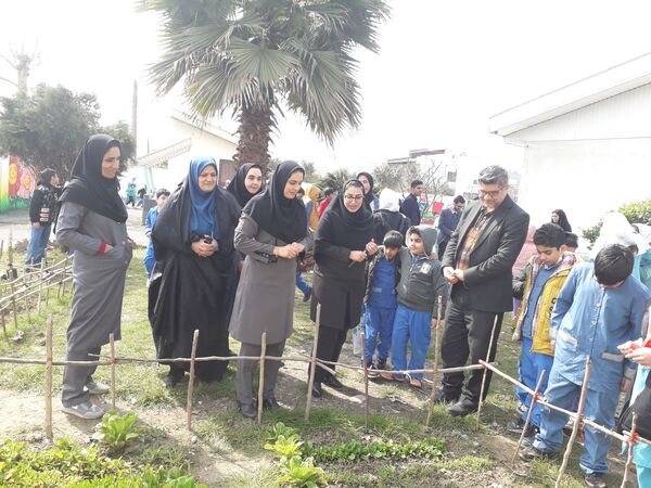 روز درختکاری و نیکوکاری در دبستان ارشاد قائمشهر