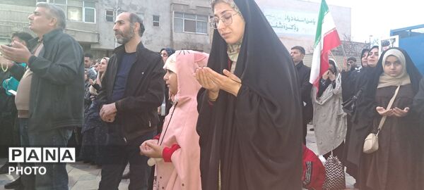حضور مردم کرج در لحظه تحویل سال 1405
