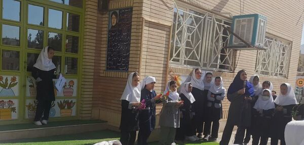 آغاز هفته تربیت‌بدنی نویدبخش روزی شاد برای دانش‌آموزان دبستان‌دخترانه‌ اشرف‌السادات‌حسینی شهر نیم‌ور