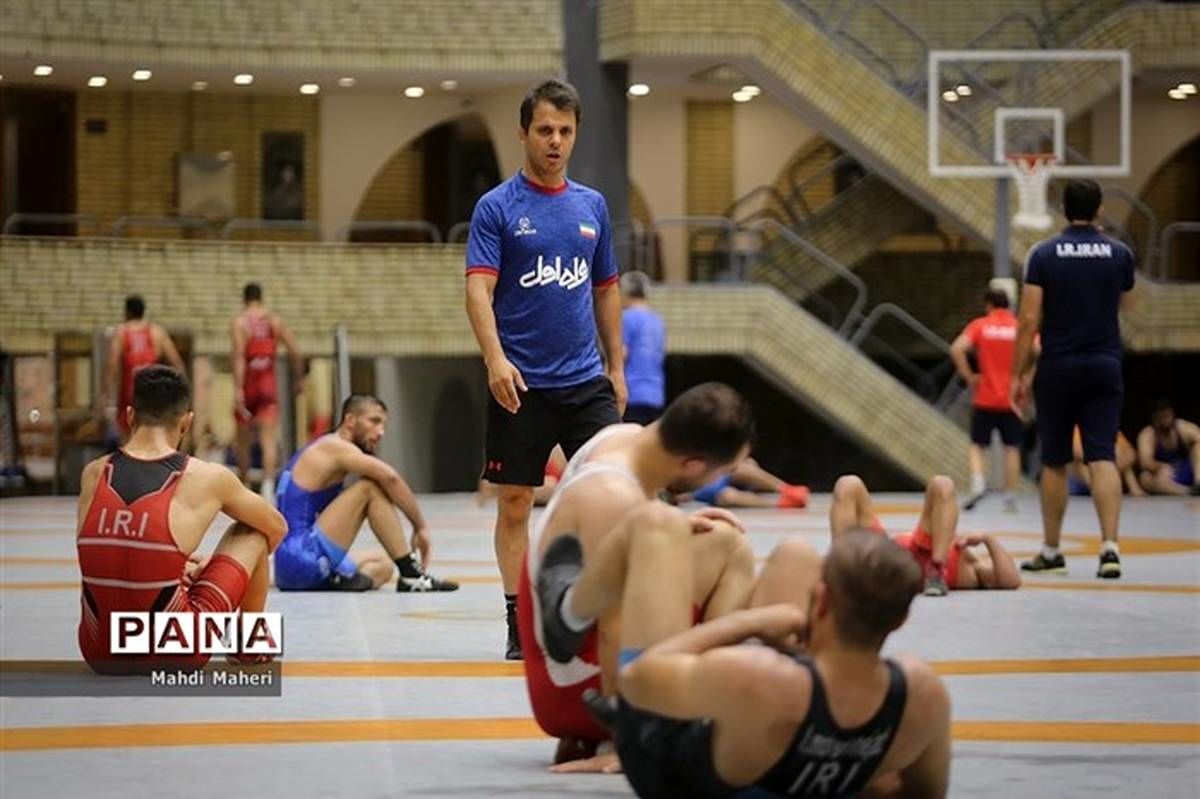 رنگرز: از ورزشکار سالاری دوری کنید/در انتخاب کادر  فنی باید خوش سلیقه‌ای انجام دهیم