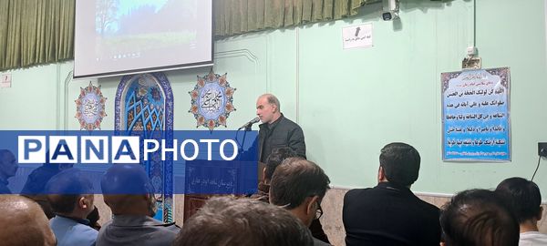 جلسه آموزش خانواده ویژه والدین پایه‌های دهم و یازدهم در دبیرستان شاهد ابوذر غفاری 