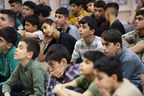 همراهی مسئولین با دانش‌آموزان معتکف شهر مهستان