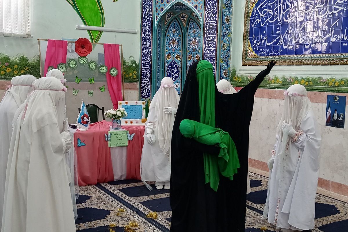 جشن میلاد حضرت زینب(س) در دبستان شهید آقچه‌لو رباط‌کریم