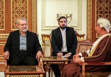 لاریجانی پس از دیدار با سلطان عمان، عازم قطر شد
