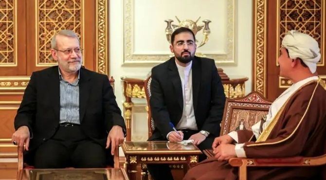 لاریجانی پس از دیدار با سلطان عمان، عازم قطر شد