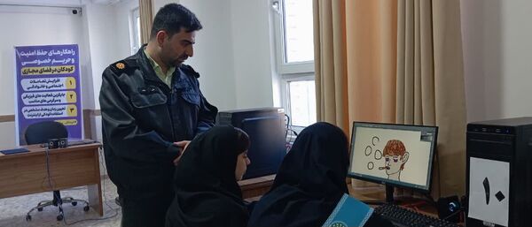 کارگاه آموزشی دانش‌آموزان سایبری در هنرستان سوره زنجان