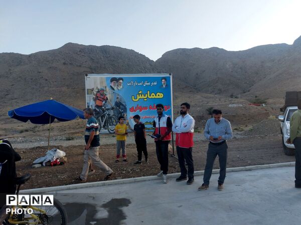 برگزاری همایش دوچرخه‌سواری به مناسبت عید سعید غدیرخم در حاجی‌آباد
