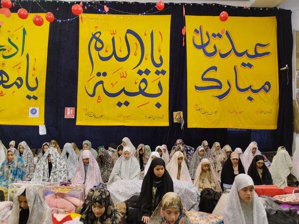 اعتکاف دختران نوجوان در مسجد سیدالشهدا مشهد