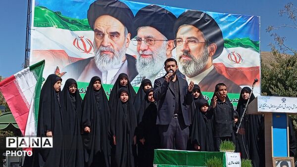 اجتماع باشکوه دانش‌آموزان چهارمحال و بختیاری در گلزار شهدای شهرکرد