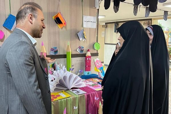نمایشگاه کتاب دانش آموزی در ناحیه دو شهرری 