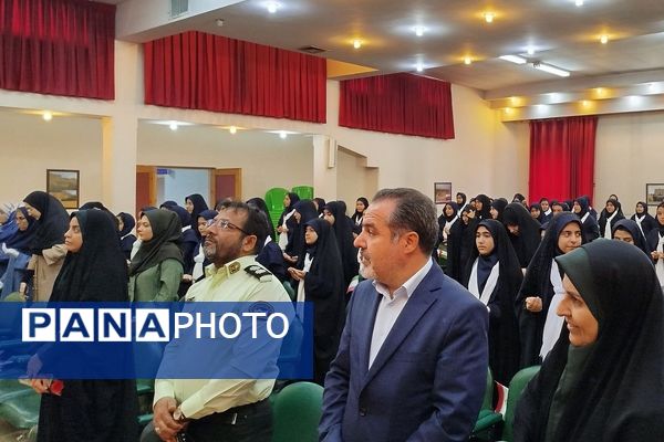 برگزاری «جشن جوانه ها» در دبیرستان راضیه شکرابی ناحیه دو شهرری 