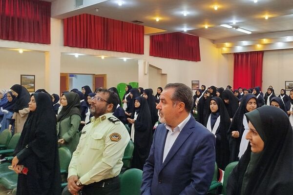 برگزاری «جشن جوانه ها» در دبیرستان راضیه شکرابی ناحیه دو شهرری 