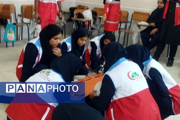 بیست و ششمین مانور زلزله و ایمنی در مدرسه دخترانه شهید رضا زارعی بندرعباس