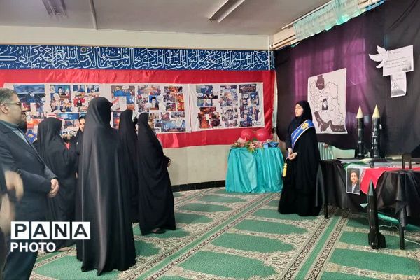 بازدید رئیس اتحادیه انجمن‌های اسلامی دانش‌آموزی استان تهران از نمایشگاه‌های «مدرسه انقلاب» در فیروزکوه