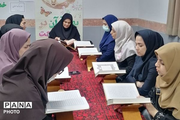 محفل انس با قرآن کریم در مدارس نامجو و آرمینه مصلی نژاد ناحیه دو شهرری 