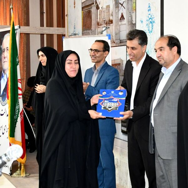 مراسم تجلیل از مدیران و رتبه‌های برتر کنکور ۱۴۰۴ در شهرستان مه‌ولات