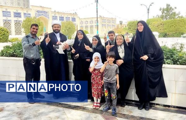 حضور گسترده مردم کاشمر در پای صندوق‌های رأی