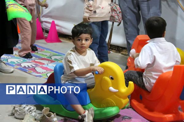 محفلی با حضور کودکان و خانواده‌ها در دانشگاه قم