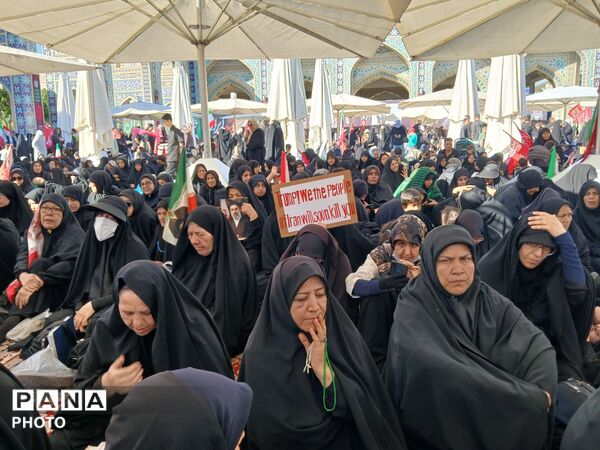 بدرقه باشکوه و میلیونی رهبر شهید در قلب مشهد مقدس