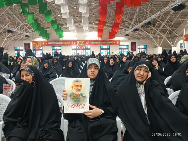 مراسم بزرگداشت شهدای حملات تروریستی رژیم صهیونسیتی در گلستان شهدای اصفهان 