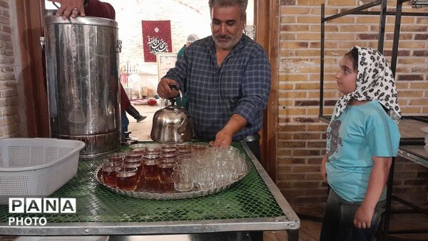  خدمت رسانی چایخانه حضرت زهرا 