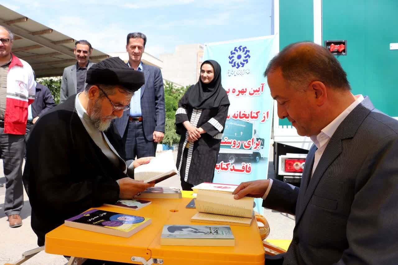 کتابخانه سیار برای خدمت‌رسانی به روستاها رونمایی شد