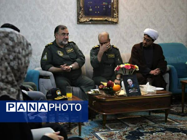 دیدار فرمانده نیروی هوایی ارتش با خانواده شهدای خدمت