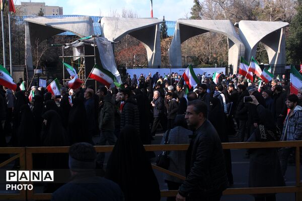 بیعت مردم تهران با سومین رهبر انقلاب