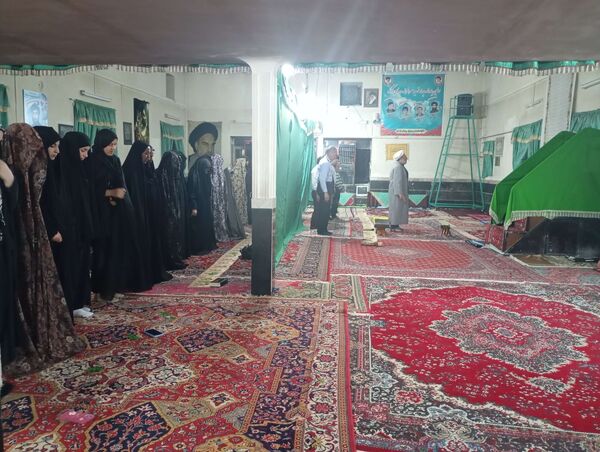 برگزاری نماز صد رکعتی در روستای گزکوه