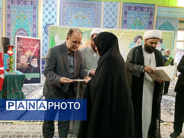 اجتماع بانوان مقاومت و تجلیل از همسران جانبازان در مصلی نماز جمعه شهرستان قدس