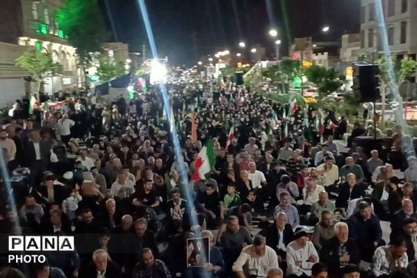 قیامدشت در قاب نور و باران؛ روایت تصویری از حال و هوای وصف ناپذیر این شب های شهر قیامدشت