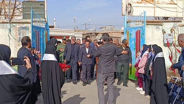 جشن انقلاب در مدرسه شهید بهمنی خلیل آباد