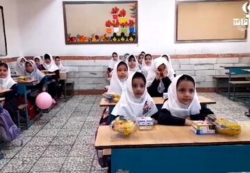 جشن شکوفه ها در دبستان ائمه اطهار