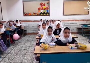 جشن شکوفه ها در دبستان ائمه اطهار