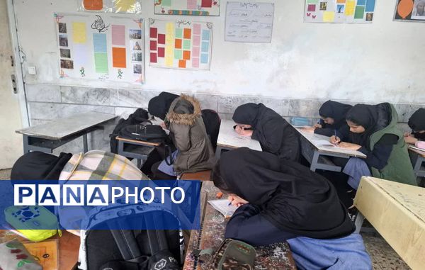 کلاس هنر خط و زیبایی شناسی  در دبیرستان دخترانه شهید رستمرودی ورامین