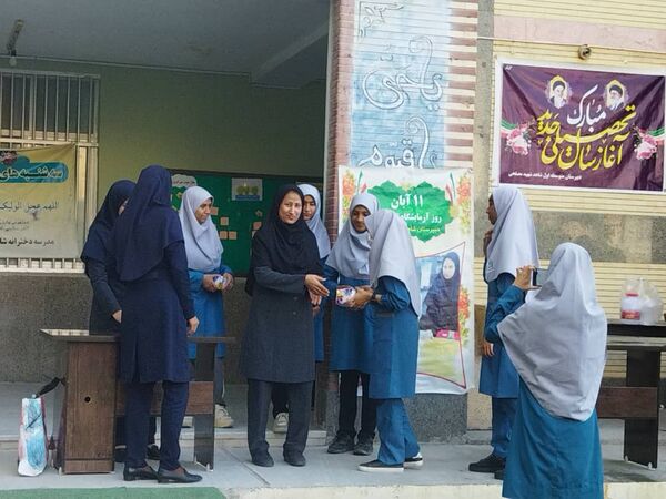 جشن دانش شهرستان میناب در روز آزمایشگاه 