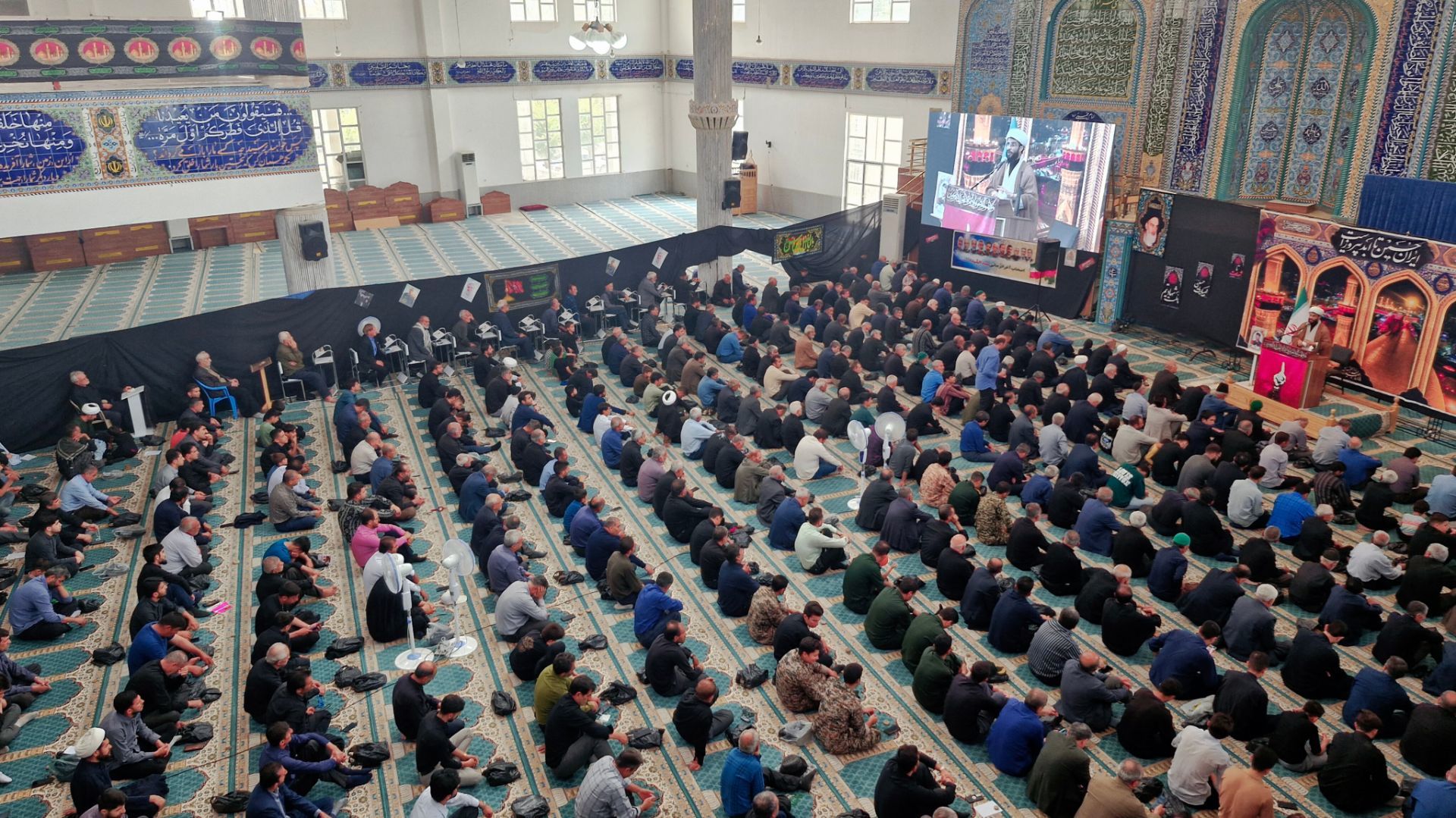 نمازجمعه؛ یک روز معنوی در مصلی شهرستان لردگان