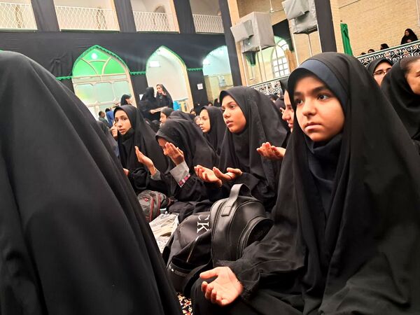 میزبانی دانش‌آموزان دختر شهرستان تفت از شهید گمنام
