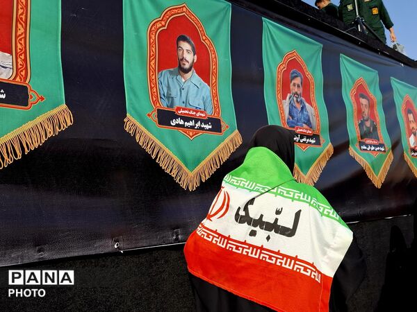 وداع پرشور نوجوانان با آقای شهید ایران 