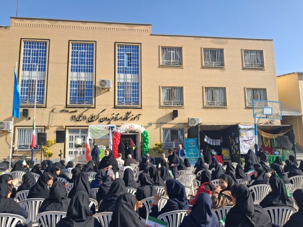 گرامیداشت پدافند غیرعامل با حضور مسئولان شهرستان در دبیرستان وکیلی ۹
