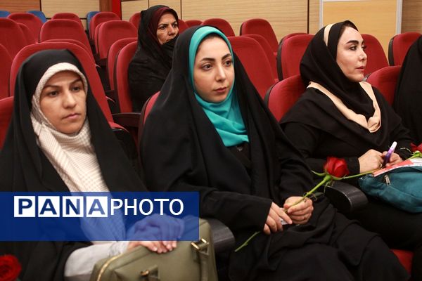  همایش تکریم از مقام معلم در اردوگاه شهید منتظری با حضور مسئولان بهارستان‌2