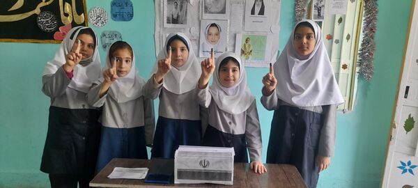 بازدید دانش‌آموزان دبستان درخشنده از پژوهش سرای آیندگان 