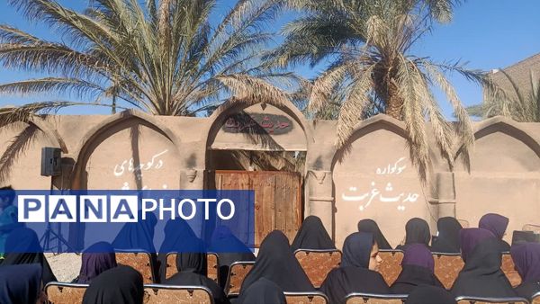 بازدید دانش‌آموزان دبیرستان علوم و معارف اسلامی صدرا از نمایشگاه حدیث غربت