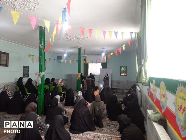گام به گام درمسیرموفقیت تحصیلی وانتخاب رشته پایه نهم دبیرستان انقلاب اسلامی