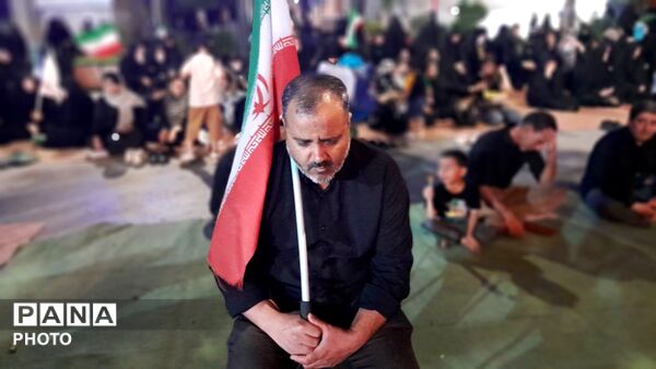 نهمین شب از مراسم عزاداری امام حسین همراه با هئیت زنجیر زنی در حسینیه امام خمینی