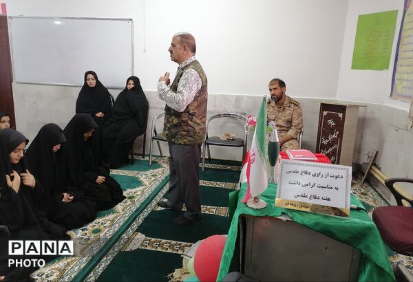 روایتگری جانباز جنگ تحمیلی در دبیرستان حاج مهدی روحانی ارغا شهرستان خلیل آباد