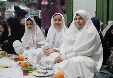 پایان سه روز خلوت عاشقانه در مسجد پنج‌تن آل‌عبا