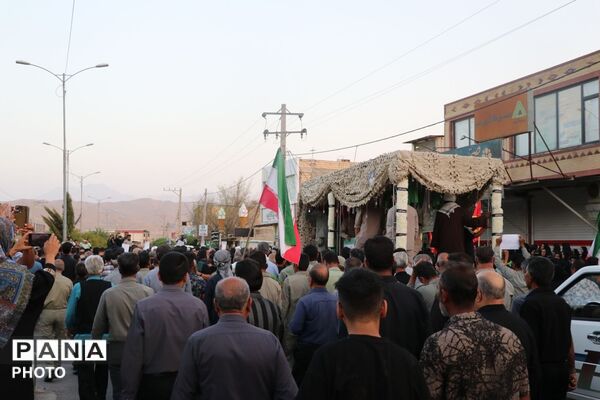 بدرقه حماسی ۳ شهیدِ یک خانواده در حاجی‌آباد