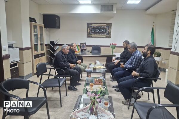 پذیرایی ۳۰۰ زائر وداع‌کننده با رهبر شهید در مدرسه امام رضا (ع) فیروزکوه
